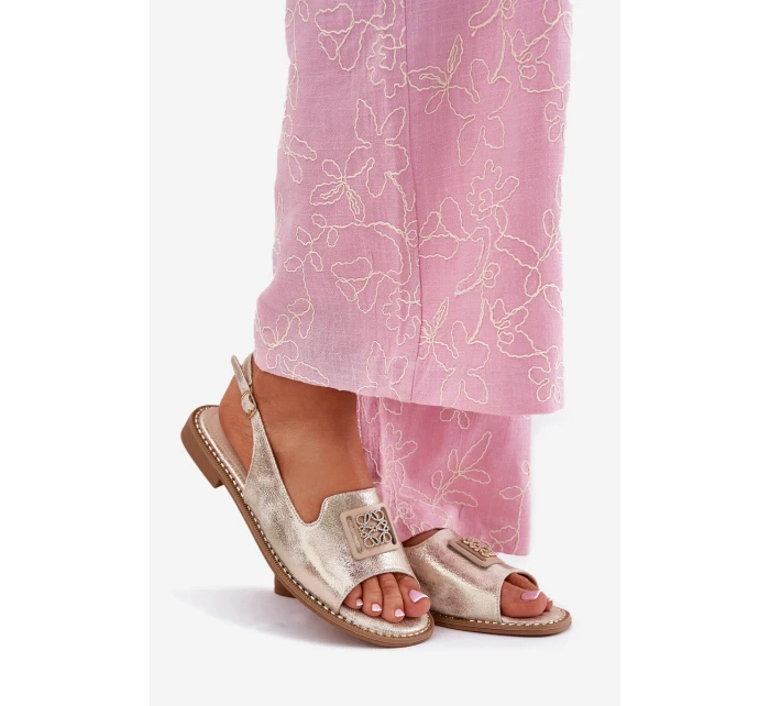 Elegantní Dámské Sandály Na Plochém Podpatku S Ozdobou model 21696674 Zlaté - S.Barski