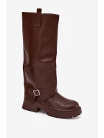 Zateplené kozačky s ohrnutým svrškem a přezkou čokoládové model 21704858 - Boto Zateplené kozačky s ohrnutým svrškem a přezkou čokoládové model 21704858 - Boto