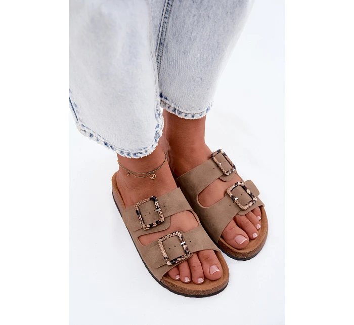 Dámské pantofle Khaki s přezkami model 22123023 - Lee Cooper