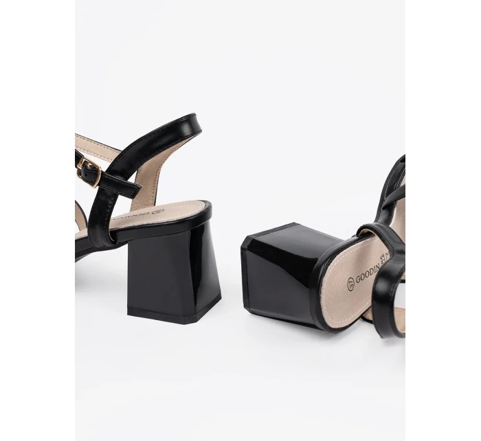 Klasické dámské  sandály černé na širokém podpatku