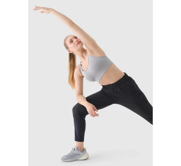 Běžecká podprsenka se střední výztuží model 21432147 - 4F Běžecká podprsenka se střední výztuží model 21432147 - 4F