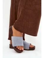 Dámské pantofle se zlatými sponami modré model 21918761 - Boto Dámské pantofle se zlatými sponami modré model 21918761 - Boto