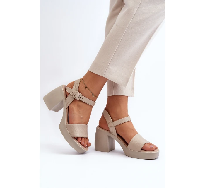 model 21647980 Dámské kožené sandály na podpatku Beige - Zazoo model 21647980 Dámské kožené sandály na podpatku Beige - Zazoo