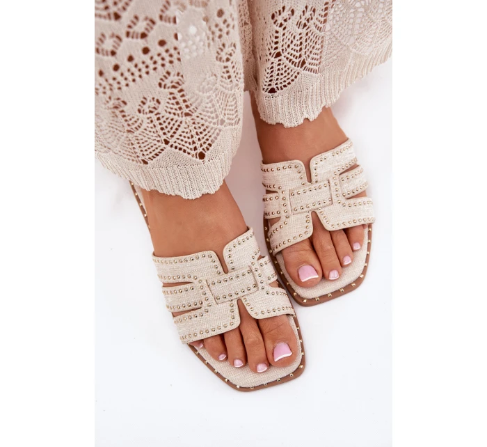 Zdobené pantofle na plochém podpatku béžové model 21699494 - Boto Zdobené pantofle na plochém podpatku béžové model 21699494 - Boto