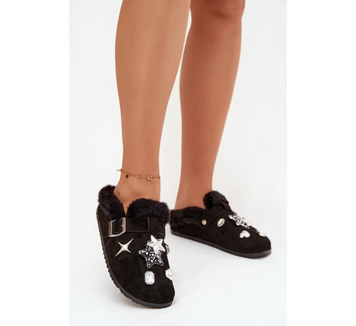 Dámské pantofle s ozdobami a sponou, zateplené kožíškem – černé Thalora Dámské pantofle s ozdobami a sponou, zateplené kožíškem – černé Thalora