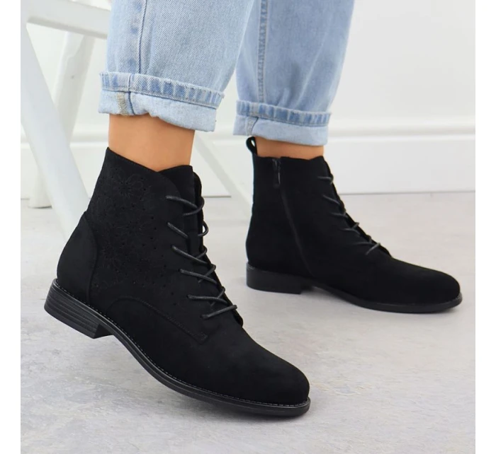 Dámské černé semišové prolamované kozačky model 21905582 - S.Barski Dámské černé semišové prolamované kozačky model 21905582 - S.Barski