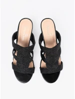 Zajímavé dámské sandály černé na širokém podpatku Zajímavé dámské sandály černé na širokém podpatku