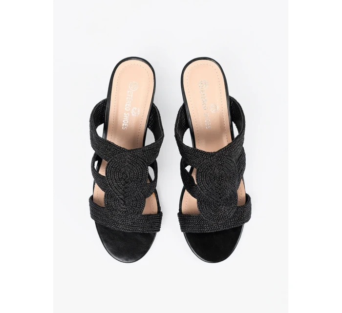 Zajímavé dámské sandály černé na širokém podpatku Zajímavé dámské sandály černé na širokém podpatku