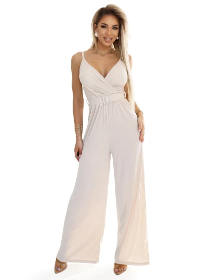 model 22077558 Elegantní overal s obálkovým výstřihem, širokými nohavicemi a páskem BEACH - numoco basic model 22077558 Elegantní overal s obálkovým výstřihem, širokými nohavicemi a páskem BEACH - numoco basic