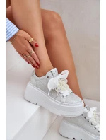 Kožené sneakersy na platformě model 21683567 stříbrné - CheBello