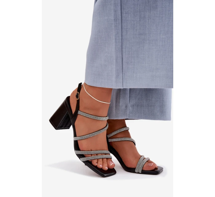 Černé dámské sandály na podpatku s pásky a model 22027990 - Boto Černé dámské sandály na podpatku s pásky a model 22027990 - Boto