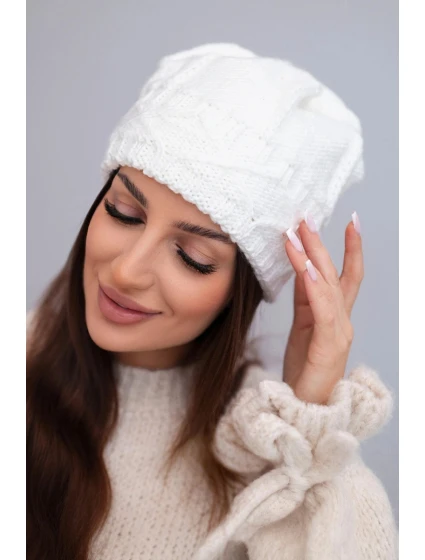 Dámská zimní vlněná čepice s ozdobnými krystalky K399 černá Dámská zimní vlněná čepice s ozdobnými krystalky K399 černá