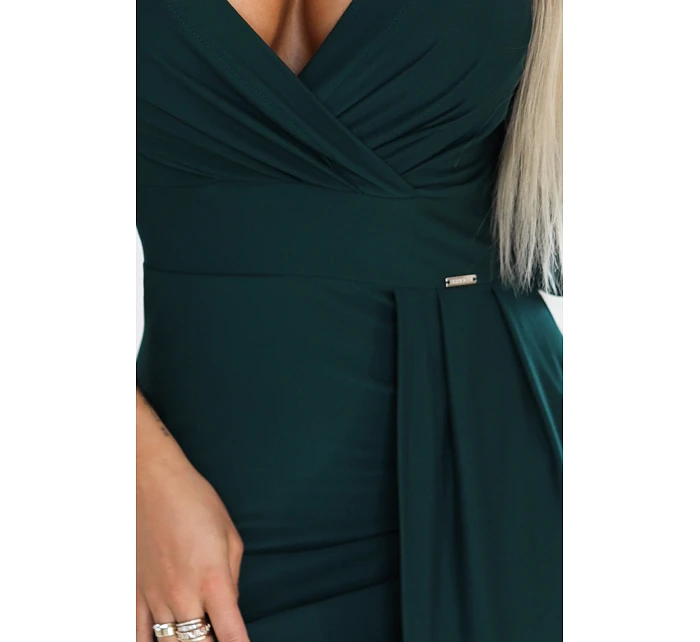 model 22112277 Elegantní dlouhé šaty s obálkovým výstřihem a rozparkem lahvově zelené - numoco