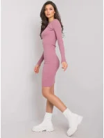 Vypasované žebrované šaty ve špinavě růžové barvě s kulatým výstřihem (5131-35)