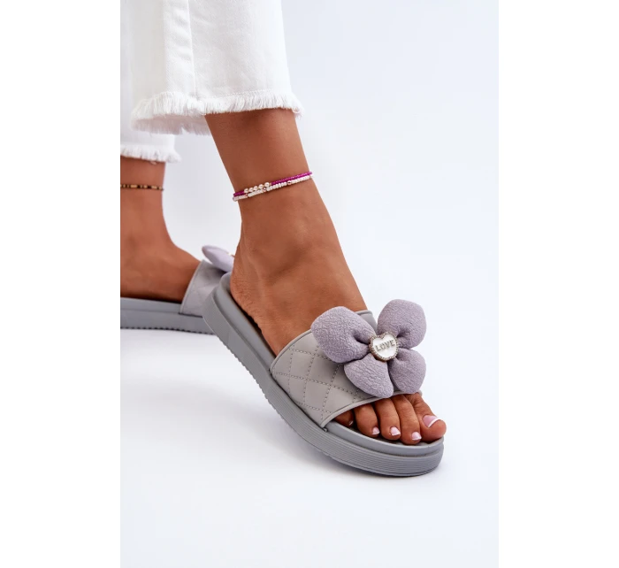 Dámské šedé sandály s ozdobou na nízké platformě Cedrella Dámské šedé sandály s ozdobou na nízké platformě Cedrella