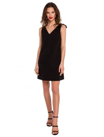 K128 Jednoduché šaty áčkového střihu s mašlí - černé K128 Jednoduché šaty áčkového střihu s mašlí - černé