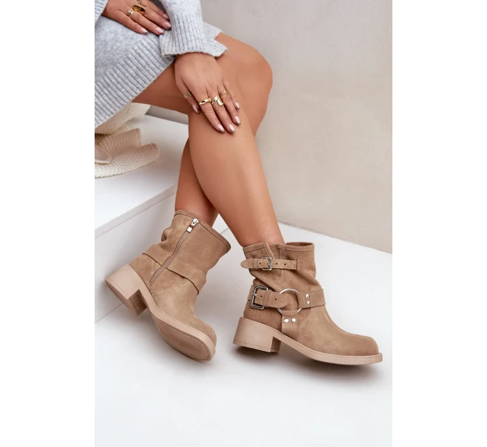 Semišové dámské kotníkové boty na nízkém blokovém podpatku s pásky Zazoo 3644 béžové Semišové dámské kotníkové boty na nízkém blokovém podpatku s pásky Zazoo 3644 béžové