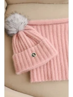 Dámská čepice s kapucí a pleteným vzorem bílá