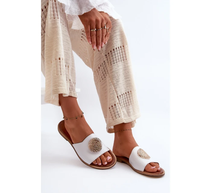 Zazoo 2938 Kožené Žabky Na Ploché Podrážce S Ozdobou Bílé