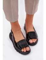 Dámské lakované kožené sandály na klínku s ozdobou - černé Artiker Dámské lakované kožené sandály na klínku s ozdobou - černé Artiker