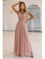 Dlouhé maxi šaty s a hlubokým výstřihem pudrově růžové model 22085441 - numoco basic Dlouhé maxi šaty s a hlubokým výstřihem pudrově růžové model 22085441 - numoco basic