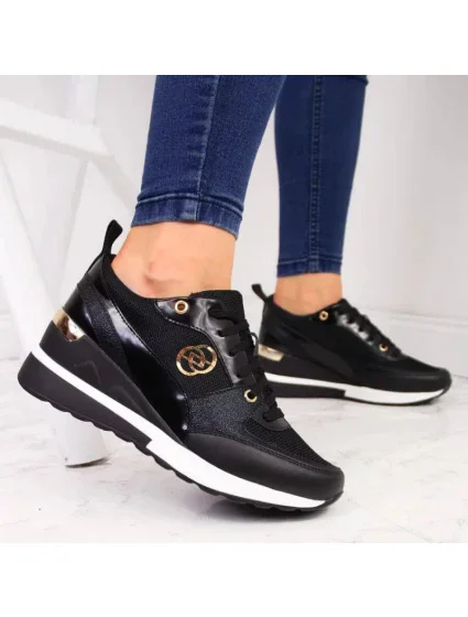 Dámské sportovní boty na platformě EVE274A / 21PB35-4001 Černá s bílou - eVento Dámské sportovní boty na platformě EVE274A / 21PB35-4001 Černá s bílou - eVento