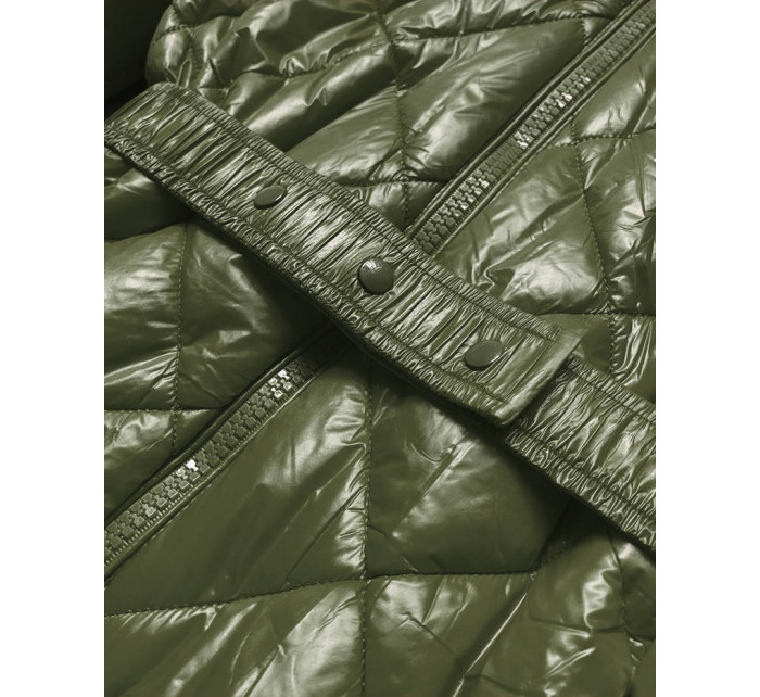 Lesklá zimní bunda v khaki barvě s mechovitým kožíškem (W756)