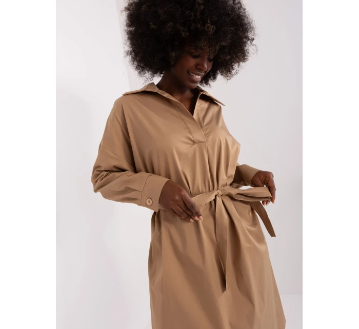 Sukienka CHA SK model 20129351 ciemny bezowy - FPrice Sukienka CHA SK model 20129351 ciemny bezowy - FPrice