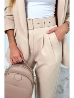 Elegantní souprava saka a kalhot tmavě béžové barvy Elegantní souprava saka a kalhot tmavě béžové barvy