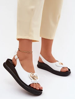 Kožené sandály na platformě s ozdobou model 22133571 Bílé - S.Barski