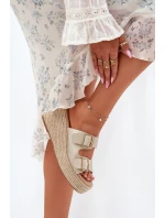 Dámské Pantofle Na Klínu S Pletením A Přezkami Zlaté model 21697344 - Boto Dámské Pantofle Na Klínu S Pletením A Přezkami Zlaté model 21697344 - Boto