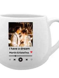 Hrneček s vlastním odkazem na oblíbenou písničku