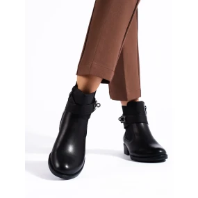 Zajímavé  kotníčkové boty černé dámské na plochém podpatku