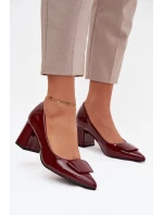 Dámské lakované lodičky na blokovém podpatku s ozdobou Isoline – bordové Dámské lakované lodičky na blokovém podpatku s ozdobou Isoline – bordové