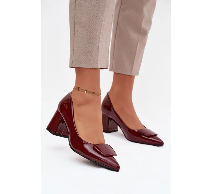 Dámské lakované lodičky na blokovém podpatku s ozdobou Isoline – bordové Dámské lakované lodičky na blokovém podpatku s ozdobou Isoline – bordové