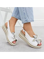 Filippo 7045 dámské kožené sandály s květinovým podpatkem bílé barvy