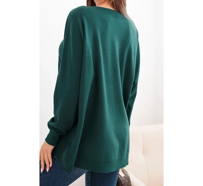 Dámský svetr s delším zadním dílem a reliéfní hvězdou tmavě zelený