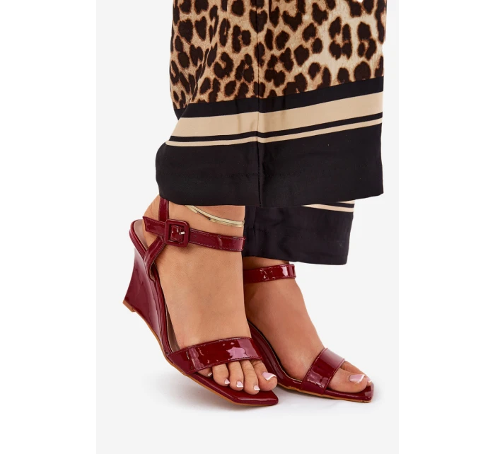 Lakované Dámské Sandály Na Klínu Bordové model 21689005 - Boto Lakované Dámské Sandály Na Klínu Bordové model 21689005 - Boto