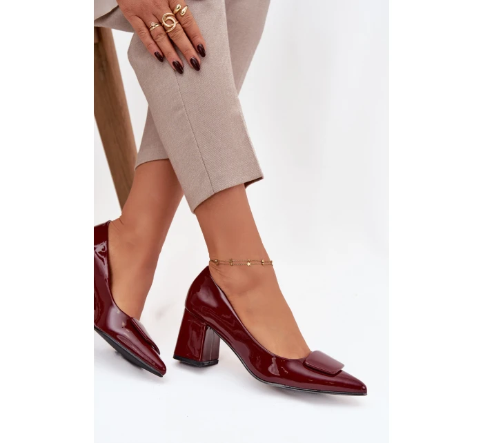 Dámské lakované lodičky na blokovém podpatku s ozdobou Isoline – bordové Dámské lakované lodičky na blokovém podpatku s ozdobou Isoline – bordové