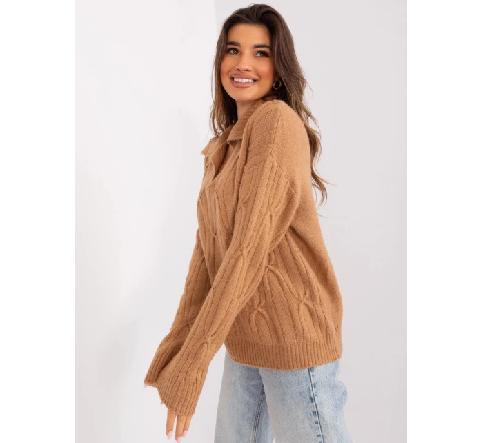 Dámský svetr ve velbloudí barvě s límečkem model 21470513 - Factory Price Dámský svetr ve velbloudí barvě s límečkem model 21470513 - Factory Price