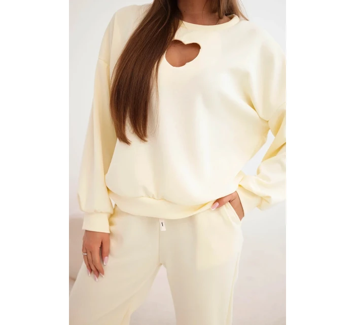 Dámský komplet máslíčko s výřezem ve tvaru srdce žlutý