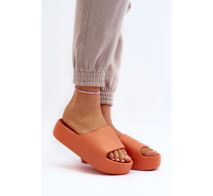 Dámské žabky na tlusté podrážce oranžové model 21649917 - Boto Dámské žabky na tlusté podrážce oranžové model 21649917 - Boto