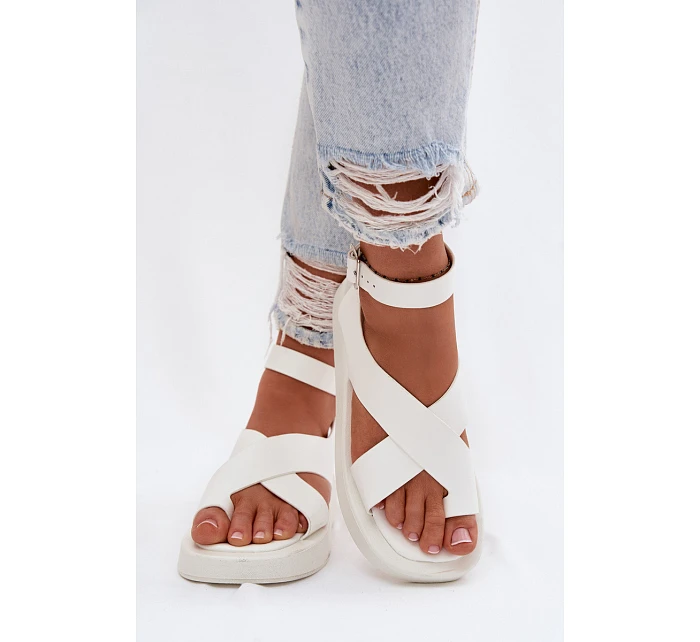 Sandály z eko kůže na platformě Bílé model 22102991 - Boto Sandály z eko kůže na platformě Bílé model 22102991 - Boto