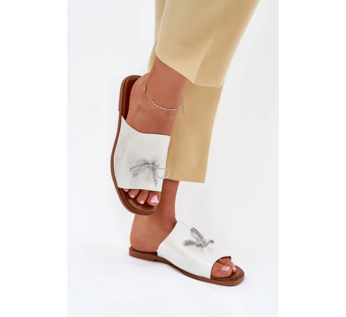 Dámské sandály na plochém podpatku se vázáním stříbrné model 21701710 - EVENTO