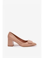 Dámské lakované lodičky na blokovém podpatku s ozdobou Isoline – nude Dámské lakované lodičky na blokovém podpatku s ozdobou Isoline – nude