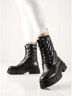 Zajímavé dámské kotníčkové boty černé na plochém podpatku Zajímavé dámské kotníčkové boty černé na plochém podpatku