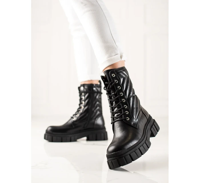 Zajímavé dámské kotníčkové boty černé na plochém podpatku Zajímavé dámské kotníčkové boty černé na plochém podpatku