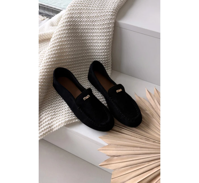 Dámské mokasíny s malým zlatým detailem – černé Sarivelle