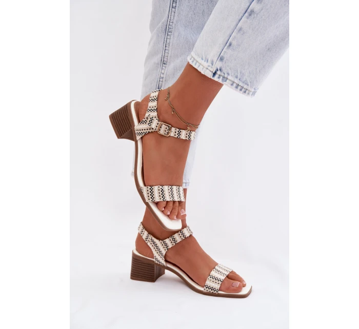 Dámské sandály na bílé model 21961051 - Boto Dámské sandály na bílé model 21961051 - Boto