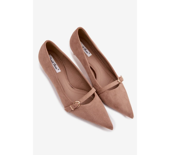 Dámské lodičky na nízkém podpatku s ozdobnou páskou Tmavě béžové model 22037728 - Boto